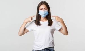 Kako bi vam zaštitna maska bolje prianjala uz lice - doktorica otkrila trik