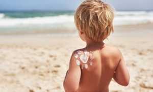 Sigurna i brzoupijajuća zaštita od sunca za osjetljivu dječju kožu