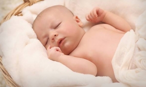 Prednosti i nedostaci bijele buke za san bebe