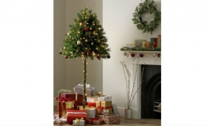 Idealno božićno drvce za roditelje s malom djecom ili vlasnike mačaka