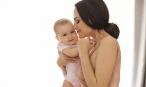 Zašto bebe mirišu privlačnije od odrasle djece?
