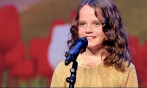 Tek joj je 9 godina, a već pjeva kao prava zvijezda