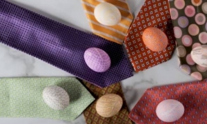 Ofarbaj jaja za Uskrs sa svilenom maramom / kravatom